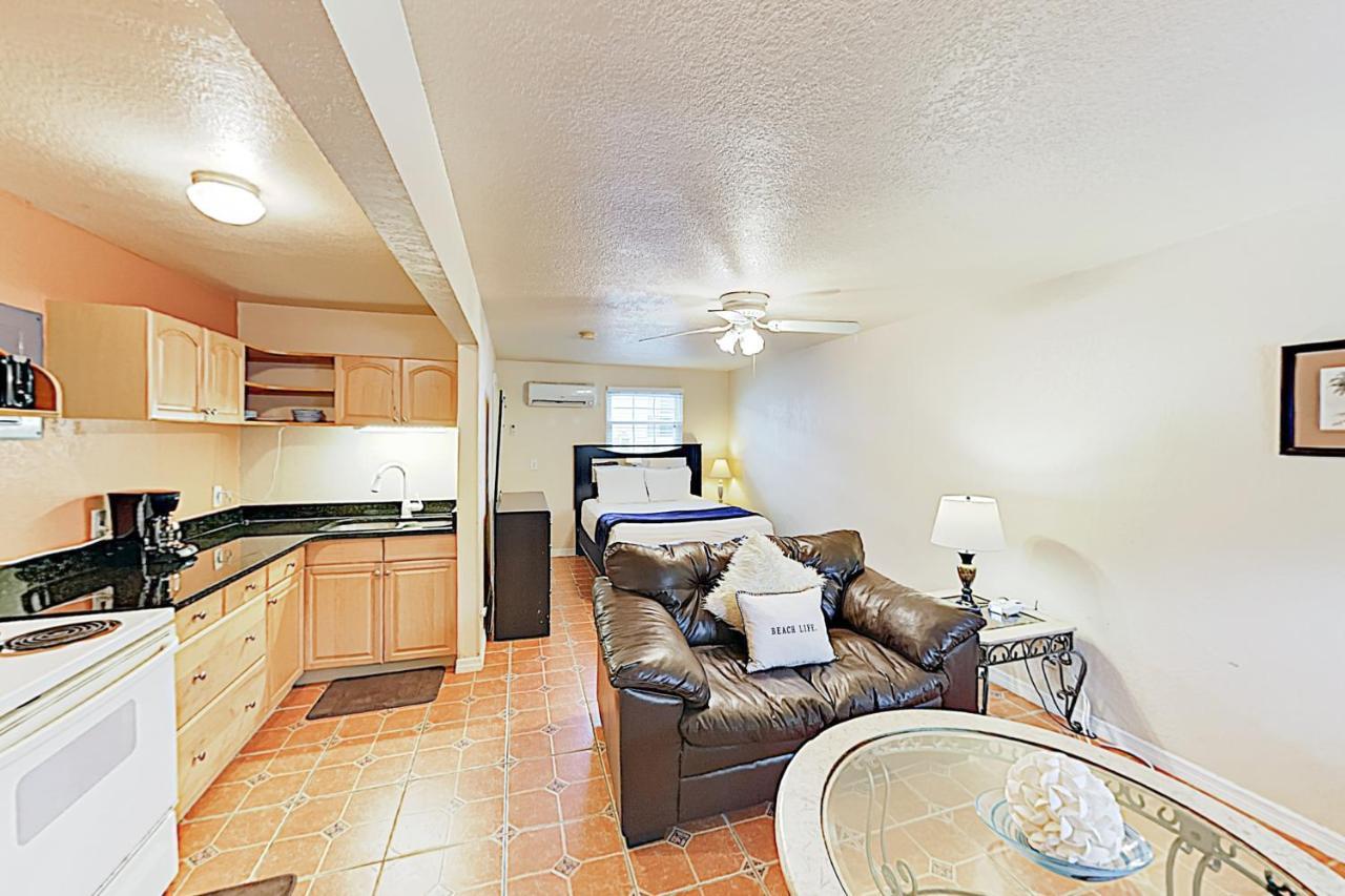 The Palm Condos St. Pete Beach Buitenkant foto